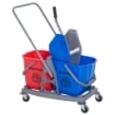 CARRELLO PROFESSIONALE CON STRIZZATORE E 2 SECCHI IN CLORE BLU E ROSSO