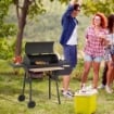 BARBECUE A CARBONE CON COPERCHIO E AFFUMICATORE, BBQ DA GIARDINO CON RIPIANI E RUOTE 124X53X104 CM, NERO