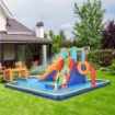 CASTELLO GONFIABILE PER BAMBINI 3-8 ANNI CON SCIVOLO, PARETE, PORTA E CANESTRO, IN TESSUTO OXFORD, 590X460X220 CM