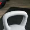 KETTLEBELL 12KG IN PVC E SABBIA METALLICA PER ALLENAMENTO SPALLE E BICIPITI, 22X22X29 CM, GRIGIO