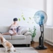 VENTILATORE NEBULIZZATORE 90W A 4 RUOTE CON SERBATOIO 2.8L E 4 VELOCITÀ, IN METALLO, PE E ABS, 44.5X38.5X120 CM