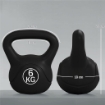 KETTLEBELL 6KG IN PLASTICA E SABBIA CON BASE PIATTA E IMPUGNATURA, 20X13X22 CM, NERO