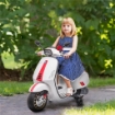 MOTO ELETTRICA PER BAMBINI A LICENZA VESPA CON ROTELLE, FANALE E MUSICA, IN PP E METALLO, 107X47X73 CM, BIANCO