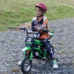 MOTO ELETTRICA PER BAMBINI CON ACCELERATORE MANUALE, 2 VELOCITÓ 8-16KM/H, ETÀ 8-12 ANNI, VERDE