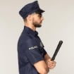 SET POLIZIA BERRETTO OCCHIALI DISTINTIVO E MANGANELLO 33 CM COSTUME DA POLIZZIOTTO PER FESTA