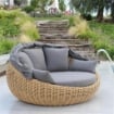 POLTRONA GRANDE TONDA IN RATTAN CON COPERTURA CHIUDIBILE CON CUSCINI GRIGI CM 170 L X 170 P X 94 H OKX