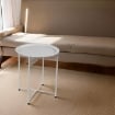 TAVOLINO TONDO IN METALLO PIEGHEVOLE BIANCO DIAMETRO 38X43H CM CON GAMBE BIANCHE E INCROCIO OKX