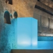 LAMPADA CUBO CON IMPIANTO LUCE A LED MULTICOLOR A BATTERIA RICARICABILE 40 X 40 X 80 OKX