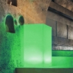 LAMPADA CUBO CON IMPIANTO LUCE A LED MULTICOLOR A BATTERIA RICARICABILE 40 X 40 X 80 OKX