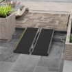 RAMPA PER SEDIA A ROTELLE PIEGHEVOLE IN ALLUMINIO CON DEFLETTORI E ADESIVI, 122X73.6X5.1 CM, NERO