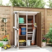 CAPANNO DA GIARDINO IN LEGNO DI ABETE CON 2 RIPIANI E 2 PORTE 116.5X57X159/167 CM MARRONE E BIANCO