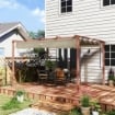 GAZEBO PERGOLA CON TETTO RETRATTILE PICCHETTI E VITI IN POLIESTERE E ALLUMINIO 382X300X232 CM COLOR LEGNO
