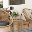 SET DA GIARDINO 3 PEZZI IN RATTAN E ACCIAIO CON 2 SEDIE CON CUSCINI E TAVOLINO DA CAFFÉ A CILINDRO MULTICOLORE