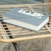 SET DA GIARDINO 4 PEZZI IN RATTAN PE E METALLO CON DIVANETTO 2 SEDIE E TAVOLINO DA CAFFÉ BEIGE