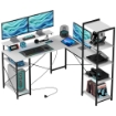 SCRIVANIA ANGOLARE CON PRESA ELETTRICA E USB SCAFFALE E SUPPORTO PER MONITOR BIANCO E NERO