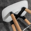 SET 2 SGABELLI DA BAR STILE NORDICO CON SCHIENALE CUSCINO E POGGIAPIEDI LEGNO E PLASTICA BIANCO