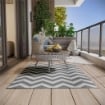 TAPPETO DA ESTERNO REVERSIBILE CON FANTASIA GEOMETRICA 121X182 CM GRIGIO E BIANCO