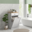 MOBILETTO BAGNO IN LEGNO CON CESTO PORTABIANCHERIA IN TESSUTO RIBALTABILE E CASSETTO BIANCO