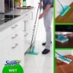 SWIFFER STARTER KIT SCOPA LAVAPAVIMENTI PER PAVIMENTI IN LEGNO E ALTRI MATERIALI -1 SCOPA + 6 PANNI LAVAPAVIMENTI