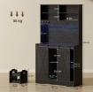 CREDENZA DA CUCINA ALTA STILE RUSTICO CON 2 ARMADIETTI, PORTABOTTIGLIE, PRESE DI RICARICA E LUCI LED, NERO