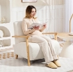 POLTRONA DA SALOTTO IN TESSUTO SHERPA CON BRACCIOLI E GAMBE IN LEGNO STILE NORDICO, CREMA