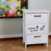 MA-MAISON MOBILE DA ARREDO IN LEGNO BIANCO CON 3 CASSETTI E SCRITTA WELCOME DIMENSIONI 40 X 29 X 58H CM