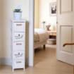 MOBILE BIANCO CON SCRITTA WELCOME COMPRESO DI 5 CASSETTI IN LEGNO DI DIMENSIONI 26 X 32 X 98 CM 
