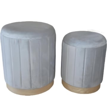 SET 2 POUF CONTENITORI IN VELLUTO GRIGIO CON DETTAGLIO IN LEGNO MISURE: 44/38H