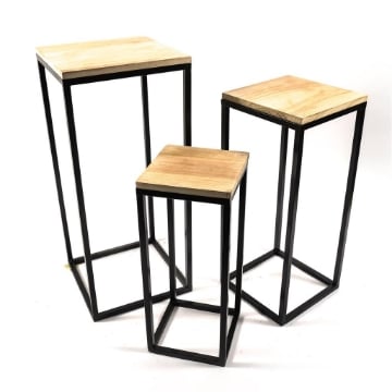 SET DI TRE ALZATE DECORATIVE IN FERRO NERO E LEGNO  QUADRATI DI DIVERSE ALTEZZE : 30 X 30 X H.70 CM -25 X 25 X H.60 CM -20 X 20 X H.50 CM OKX