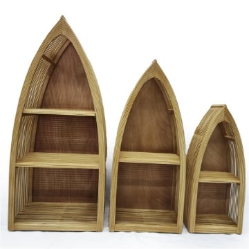 SET DI 3 MOBILI DA ARREDO VERSATILE A FORMA DI BARCA IN LEGNO CHIARO CON DIVERSI RIPIANI E DIMENSIONI  (H.110X47X29CM)- (H.93X39X22CM)- (H.72X29X18CM) OKX