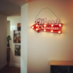 MAURY'S DECORAZIONE "MERRY CHRISTMAS" FRECCIA DA APPENDERE CON LED IN LEGNO 30X16 CM