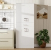 CREDENZA CUCINA ALTA CON 2 ARMADIETTI E UN CASSETTO CENTRALE, RIPIANI REGOLABILI E 4 ANTE TOTALI, BIANCO