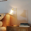 LAMPADA DA TAVOLO MODERNA CON PARALUME IN VETRO REGOLABILE AMBRATO E SATINATO, ATTACCO E27, ORO