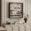 BACHECA PORTAOGGETTI A 5 RIPIANI REGOLABILI IN LEGNO CON ANTE IN VETRO, 80X9.5X83 CM, BIANCO E NERO