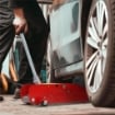 CRIC IDRAULICO CON SOLLEVAMENTO 12-30 CM E CAPACITÓ 2 TONNELLATE, IN ACCIAIO RINFORZATO, ROSSO E GRIGIO