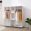 ARMADIO GUARDAROBA A ROTELLE CON 2 BARRE E 3 RIPIANI APERTI, IN LEGNO E ALLUMINIO, 120X40X128 CM, BIANCO