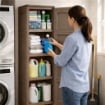 ARMADIO A COLONNA WENGÉ SCURO 40X43X164 CM CON 4 RIPIANI E 1 ANTA LISCIA – MOBILE VERTICALE ORGANIZZAZIONE CASA SALVASPAZIO