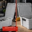 BOX CONTENITORE 40L CON COPERCHIO E RUOTE 59X39X27,4 CM GRIGIA – SCATOLA PORTAOGGETTI SALVASPAZIO CON ROTELLE PER CASA E RIPOSTIGLIO
