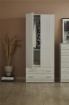 ARMADIO DA ARREDO IN LEGNO VENATO CON 2 ANTE, BARRA PORTABITI E RIPIANO REGOLABILE E 2 CASSETTI 182X77X52, COLORE EUCALIPTO
