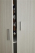 ARMADIO DA ARREDO IN LEGNO VENATO CON 2 ANTE, BARRA PORTABITI E RIPIANO REGOLABILE E 2 CASSETTI 182X77X52, COLORE EUCALIPTO