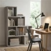 SCAFFALE A LIBRERIA DI DESIGN A SCALA L IN LEGNO DIMENSIONI 144X150X38 CM, COLORE CEMENTO