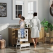 TORRE MONTESSORIANA PER BAMBINI CON LAVAGNA E RINGHIERA, IN LEGNO, 55X52.5X87.5 CM, BIANCO E COLOR LEGNO