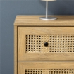 CASSETTIERA CON 4 CASSETTI E INSERTI IN RATTAN STILE BOHO, 80X35X95 CM, LEGNO NATURALE