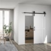 PORTA SCORREVOLE IN STILE COUNTRY CON BINARIO E MANIGLIA, IN LEGNO E ACCIAIO, 183X0.6X4 CM, BIANCO E NERO