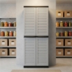 ARMADIO SLIM PERSIANA IN RESINA CON PORTASCOPE, RIPIANI E PREDISPOSIZIONE LUCCHETTO - COLORE GRIGIO DIMENSIONE 65X45X178H CM