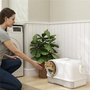 LETTIERA PER GATTI CHIUSA CON COPERCHIO, VASSOIO E 2 SACCHETTI DI CARBONE, IN PP, 59X39.5X39.5 CM, BIANCO E GRIGIO