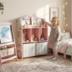 Scaffale Portagiochi Bambini in Legno FSC, 2 Contenitori Rimovibili in Tessuto e Ripiani, per Cameretta, Rosa