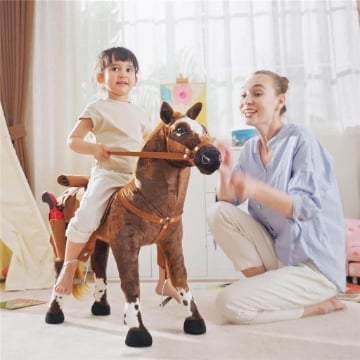 CAVALLO A DONDOLO PER BAMBINI 2+ ANNI CON NITRITO, SELLA E STAFFE, IN PELUCHE E METALLO, 85X28X60 CM, MARRONE