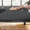 SET DA GIARDINO 7 PEZZI IN ACCIAIO CON TAVOLO RETTANGOLARE E 6 SEDIE IMPILABILI TRASPIRANTI, GRIGIO E NERO