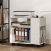 Tavolino da Salotto con Ruote, Vani Aperti, Ripiano e Scomparto, 70x36x60 cm, Bianco